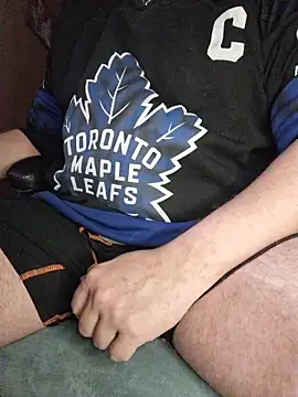 Snapshot of Foxyshaved chatting on 11-11-25, 05:18 Foxyshaved online show from 11-11-25, 05:18