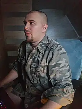 Snapshot of Foxyshaved chatting on 11-16-25, 06:30 Foxyshaved online show from 11-16-25, 06:30