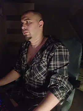 Snapshot of Foxyshaved chatting on 11-17-25, 03:45 Foxyshaved online show from 11-17-25, 03:45