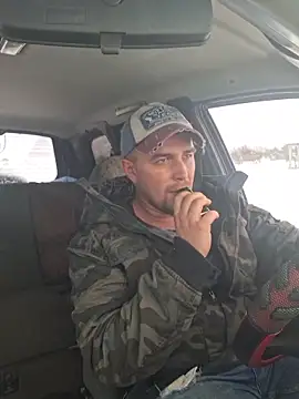 Snapshot of Foxyshaved chatting on 11-19-25, 10:04 Foxyshaved online show from 11-19-25, 10:04