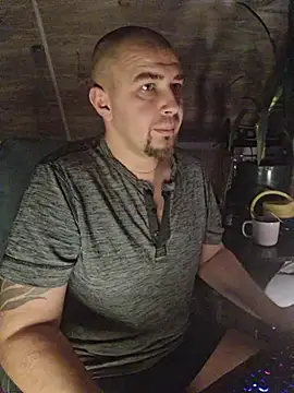 Snapshot of Foxyshaved chatting on 11-21-25, 02:54 Foxyshaved online show from 11-21-25, 02:54