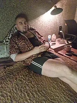 Snapshot of Foxyshaved chatting on 11-27-25, 03:41 Foxyshaved online show from 11-27-25, 03:41