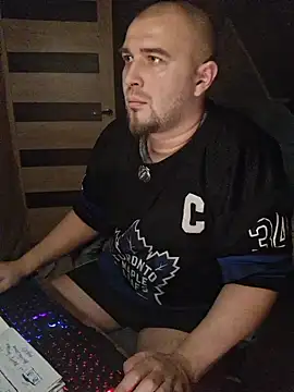 Snapshot of Foxyshaved chatting on 11-28-25, 03:42 Foxyshaved online show from 11-28-25, 03:42