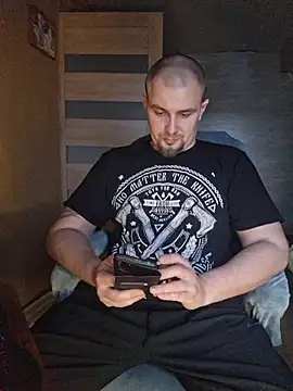 Snapshot of Foxyshaved chatting on 12-01-25, 10:53 Foxyshaved online show from 12-01-25, 10:53