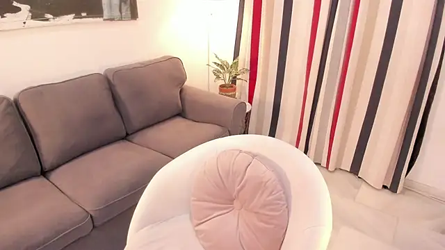 Snapshot of Raychell_Black chatting on 10-19-25, 02:29 Raychell Black online show from 10-19-25, 02:29