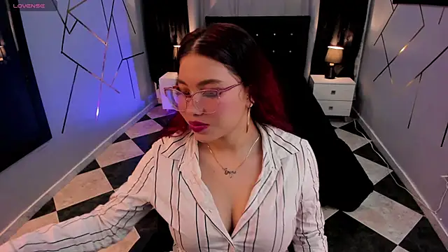 kyliejenner hot online show from 01-24-25, 03:54