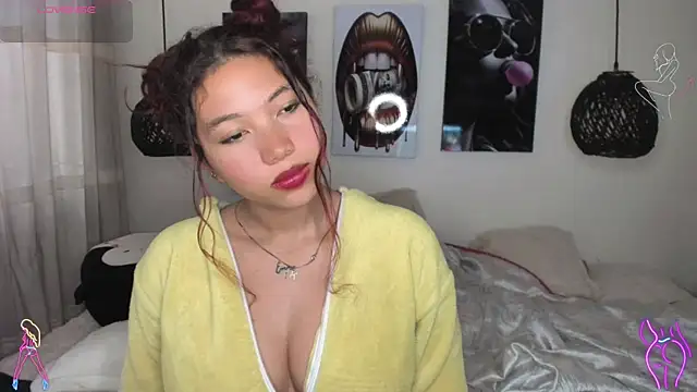 kyliejenner hot online show from 02-16-25, 08:55