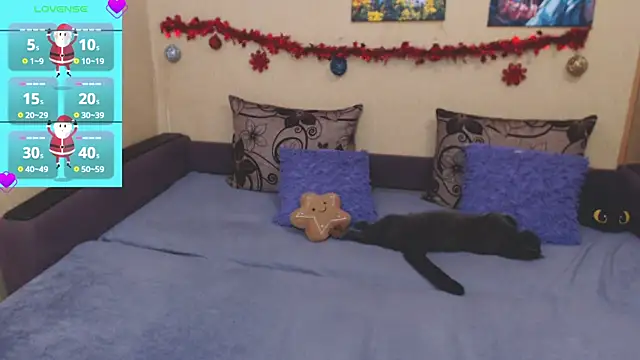 JuliaKeln online show from 12-17-25, 09:10