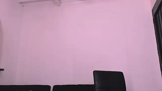 Snapshot of DanielaTsDom chatting on 03-23-25, 06:37 DanielaTsDom online show from 03-23-25, 06:37