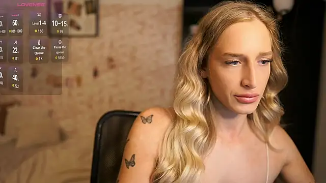 Nicolette  Shea  online show from 10-25-25, 07:38