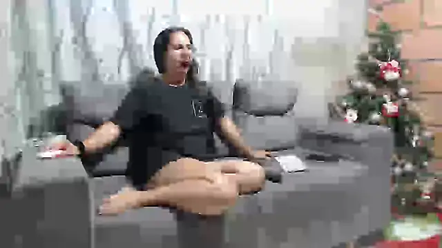 Snapshot of tom_and_lazzie chatting on 12-31-24, 02:08 tom and lazzie online show from 12-31-24, 02:08