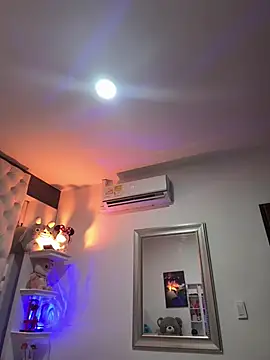 ZarahEvans online show from 02-13-25, 10:54