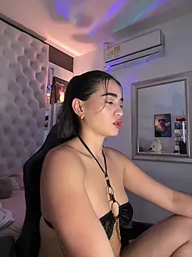 Snapshot of ZarahEvans chatting on 11-22-25, 08:08 ZarahEvans online show from 11-22-25, 08:08