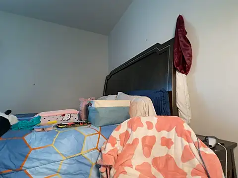 Snapshot of VixenCapri chatting on 12-22-25, 06:38 VixenCapri online show from 12-22-25, 06:38