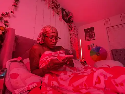 Snapshot of VixenCapri chatting on 03-11-26, 02:50 VixenCapri online show from 03-11-26, 02:50