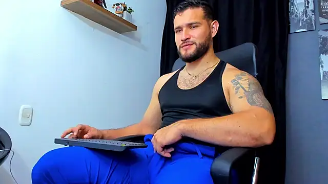 Snapshot of AndrewDiaz chatting on 12-22-25, 08:00 AndrewDiaz online show from 12-22-25, 08:00