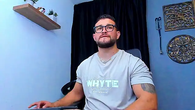 Snapshot of AndrewDiaz chatting on 02-02-26, 05:28 AndrewDiaz online show from 02-02-26, 05:28