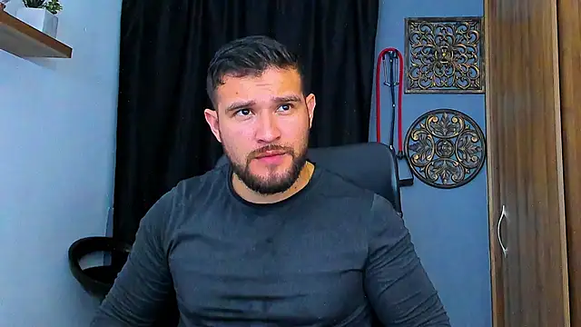 Snapshot of AndrewDiaz chatting on 02-13-26, 07:04 AndrewDiaz online show from 02-13-26, 07:04