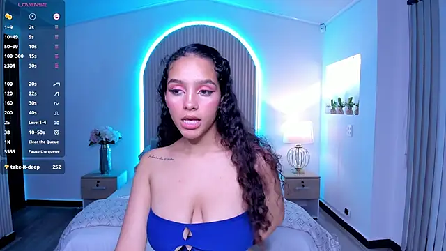 Snapshot of anahi_curlie1 chatting on 12-17-24, 07:40 anahi curlie1 online show from 12-17-24, 07:40