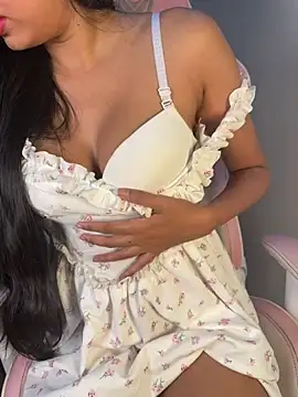 Snapshot of sneha_babe chatting on 06-08-26, 08:15 sneha babe online show from 06-08-26, 08:15