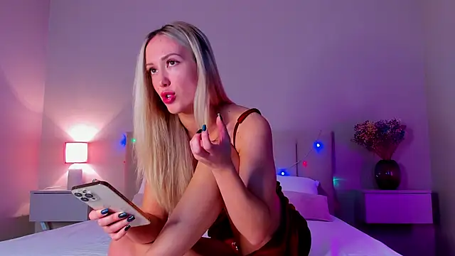 Snapshot of VikkiLustfull chatting on 01-08-25, 03:17 VikkiLustfull online show from 01-08-25, 03:17