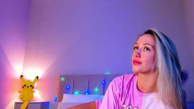Snapshot of VikkiLustfull chatting on 01-22-25, 06:31 VikkiLustfull online show from 01-22-25, 06:31