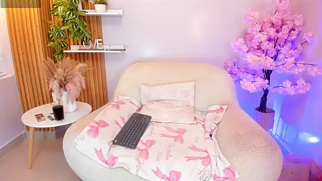 Snapshot of MrsFoucher chatting on 07-28-26, 11:15 MrsFoucher online show from 07-28-26, 11:15