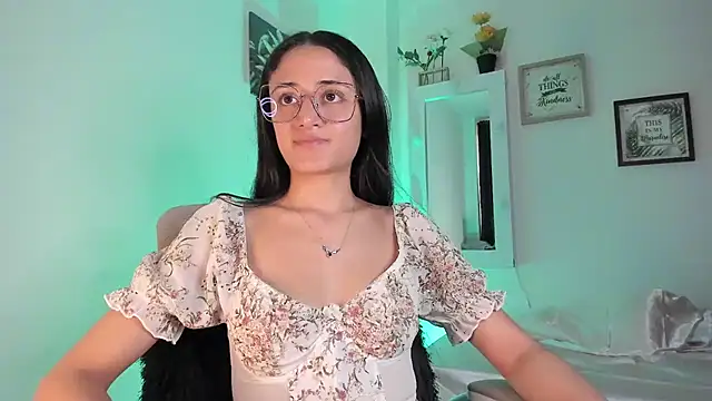  Caroliinee  online show from 02-12-25, 09:33