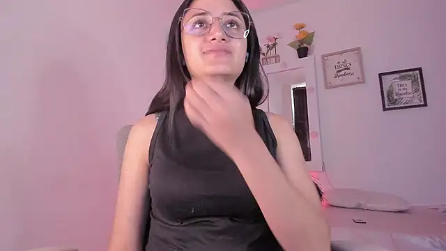  Caroliinee  online show from 09-09-25, 04:50