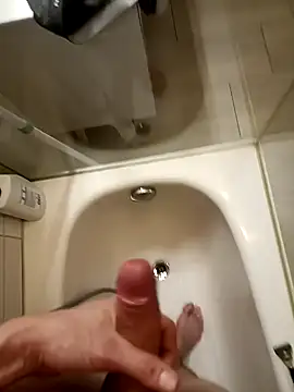 Snapshot of victortt chatting on 11-21-25, 06:06 victortt online show from 11-21-25, 06:06