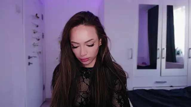 KaylaLaine online show from 11-01-25, 06:37