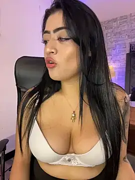 Snapshot of lucianaroy chatting on 12-06-24, 08:07 lucianaroy online show from 12-06-24, 08:07