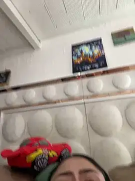 Snapshot of lucianaroy chatting on 12-21-24, 12:31 lucianaroy online show from 12-21-24, 12:31