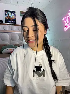 Snapshot of lucianaroy chatting on 01-15-25, 12:51 lucianaroy online show from 01-15-25, 12:51