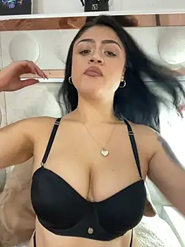 Snapshot of lucianaroy chatting on 02-06-25, 09:28 lucianaroy online show from 02-06-25, 09:28