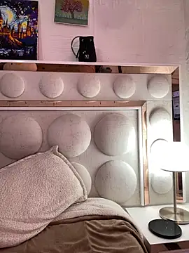 Snapshot of lucianaroy chatting on 02-20-25, 05:44 lucianaroy online show from 02-20-25, 05:44