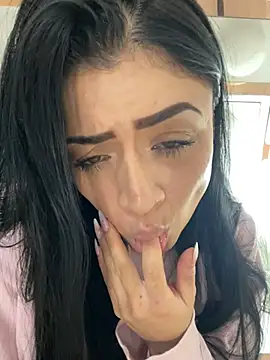 Snapshot of lucianaroy chatting on 03-08-25, 06:10 lucianaroy online show from 03-08-25, 06:10