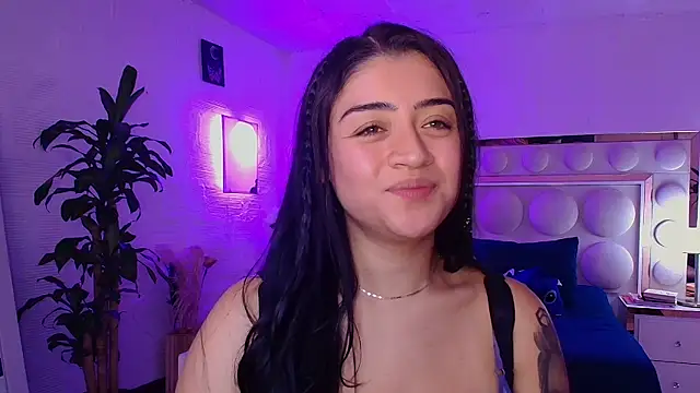 Snapshot of lucianaroy chatting on 10-10-25, 08:30 lucianaroy online show from 10-10-25, 08:30