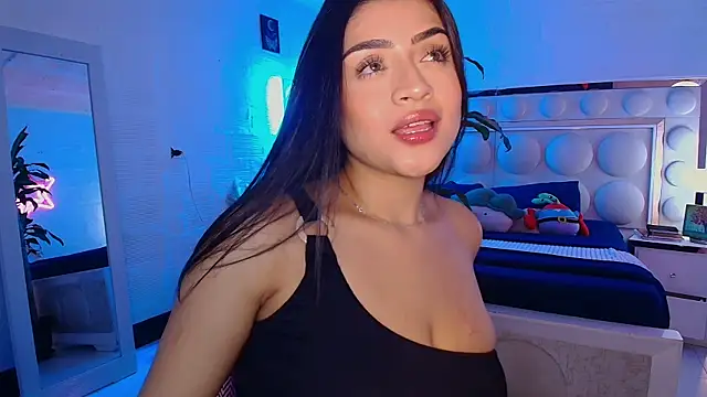 Snapshot of lucianaroy chatting on 10-15-25, 03:17 lucianaroy online show from 10-15-25, 03:17