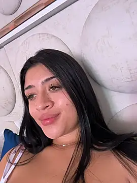 Snapshot of lucianaroy chatting on 11-12-25, 01:11 lucianaroy online show from 11-12-25, 01:11