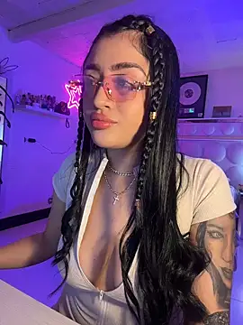 lucianaroy online show from 04-19-26, 08:22