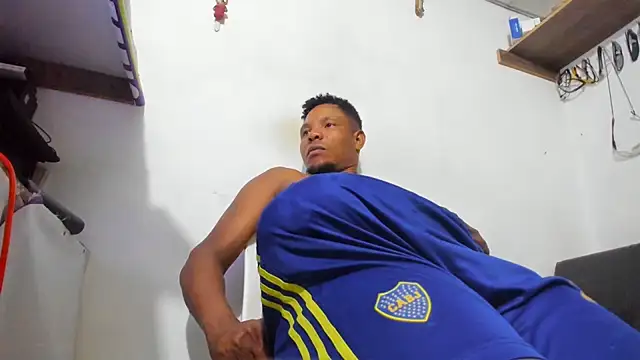 hugo3918  online show from 02-11-26, 11:54