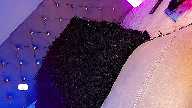 Snapshot of Ashlycuute chatting on 12-20-24, 12:41 Ashlycuute online show from 12-20-24, 12:41