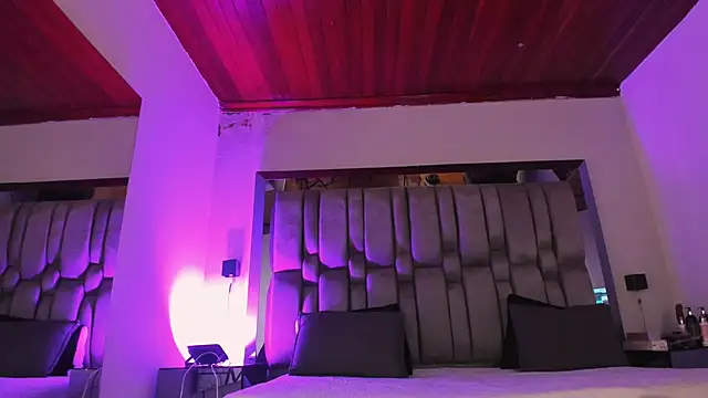 Snapshot of NikkySmiith chatting on 05-19-26, 11:27 NikkySmiith online show from 05-19-26, 11:27