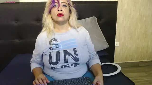 Natasha 699 online show from 11-19-25, 10:10