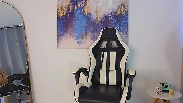 Snapshot of KristennBlue chatting on 11-19-25, 02:17 KristennBlue online show from 11-19-25, 02:17