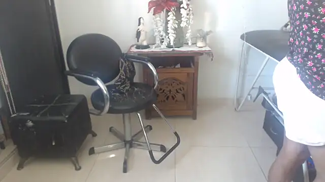 Snapshot of bardotbigcockts chatting on 12-14-24, 12:44 bardotbigcockts online show from 12-14-24, 12:44