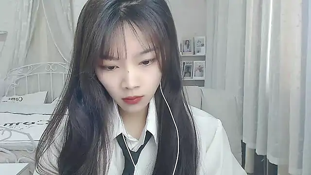 Snapshot of Jenny-Z chatting on 12-18-25, 02:28 Jenny-Z online show from 12-18-25, 02:28