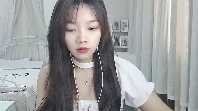 Snapshot of Jenny-Z chatting on 12-23-25, 02:20 Jenny-Z online show from 12-23-25, 02:20