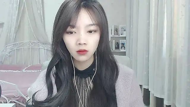 Snapshot of Jenny-Z chatting on 02-08-26, 02:04 Jenny-Z online show from 02-08-26, 02:04